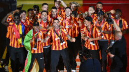 Galatasaray’da Büyük Değişim: 6 Futbolcu İle Yollar Ayrılıyor!