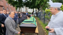 Almanya’da Yangında Ölen Genç Defnedildi! Annesinin Sözleri Gözyaşlarına Boğdu