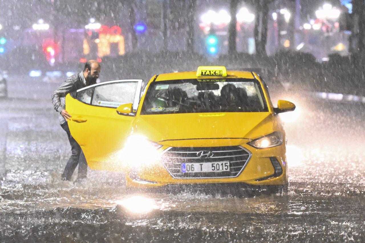 Ankara'yı Sel Aldı! Cadde ve Sokaklar Göle Döndü 3 ankarayi sel aldi cadde ve sokaklar gole dondu 3 UtIQG4Tu