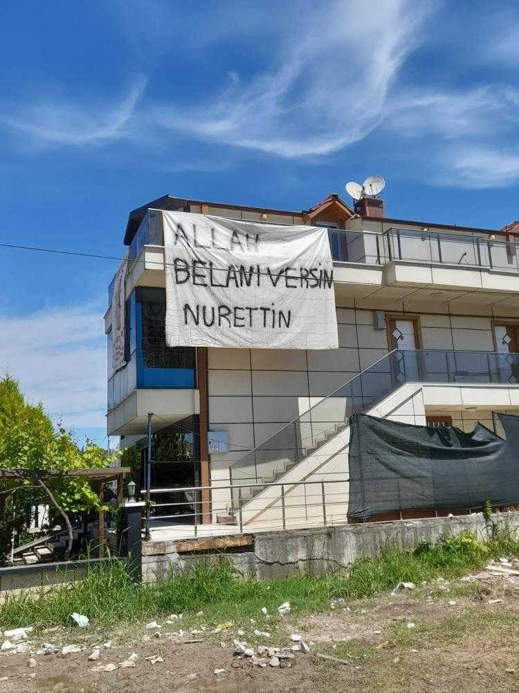 Binaya Asılan Dev Pankartı Gören Dönüp Bir Daha Baktı 2 binaya asilan dev pankarti goren donup bir daha bakti 2 LsG9MEEZ