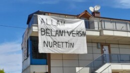 Binaya Asılan Dev Pankartı Gören Dönüp Bir Daha Baktı