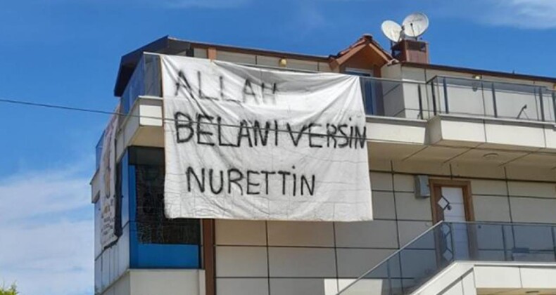Binaya Asılan Dev Pankartı Gören Dönüp Bir Daha Baktı