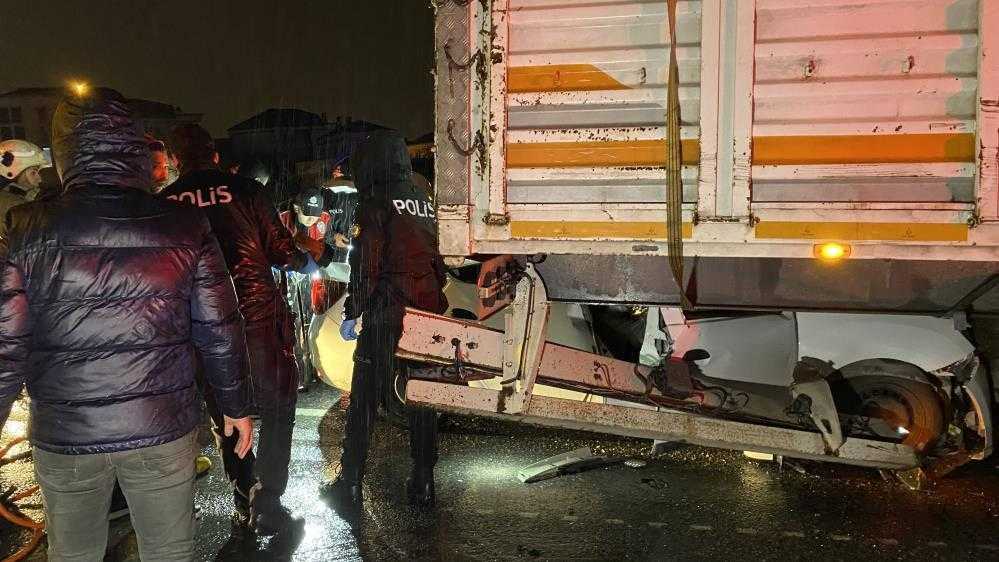 Dehşet Verici Kaza: TIR'ın Altına Girdi 2 dehset verici kaza tirin altina girdi 2 3iRmk9TC