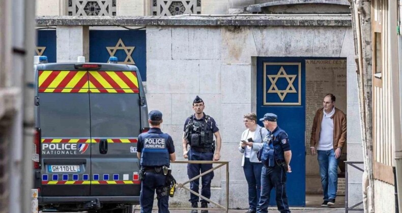 Fransız Polisi, Sinagogu Yakmaya Çalışan 1 Kişiyi Öldürdü