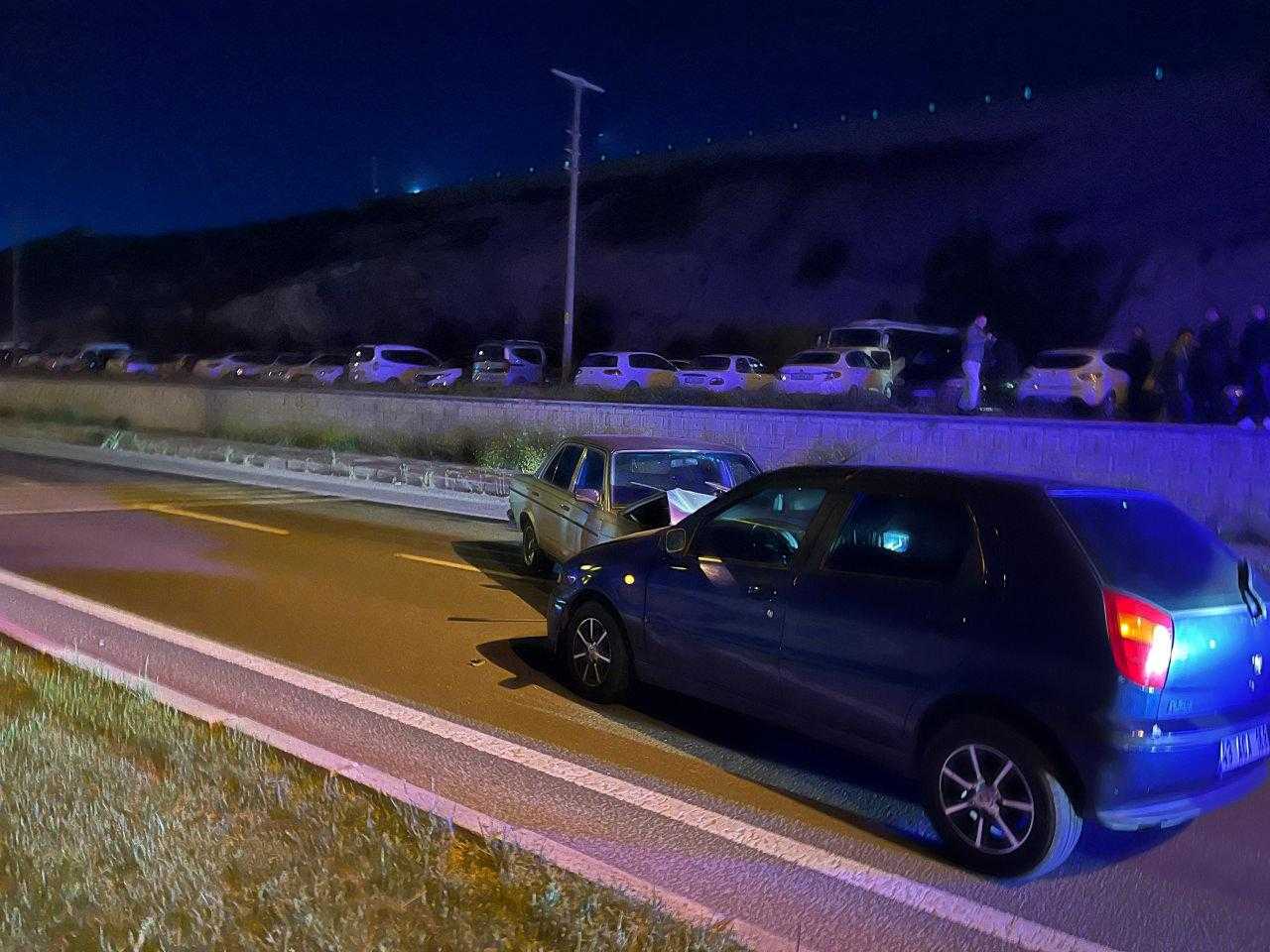 İki Otomobil Kafa Kafaya Çarpıştı! Kazada Çok Sayıda Yaralı Var 1 iki otomobil kafa kafaya carpisti cok sayida yarali var 1