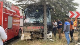 Isparta’da Kontrolden Çıkan Otobüs Ağaca Çarptı! Çok Sayıda Yaralı Var