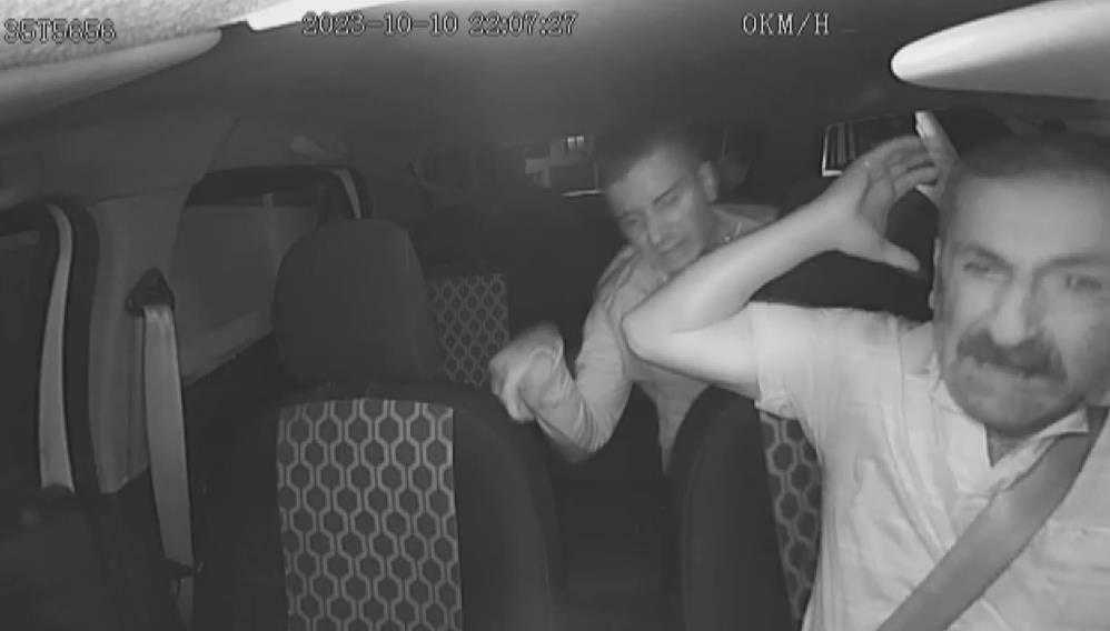 İzmir'de Taksiciye Saldıran Sanık: 'Poşetin İçinde Gofret Var Sanıyordum' 1 izmirde taksiciye saldiran sanik posetin icinde gofret var saniyordum 1 2TQBd93z