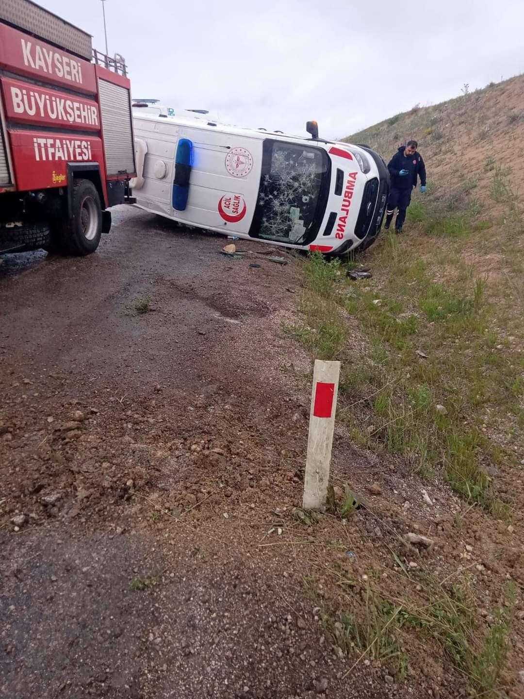Kayseri'de Kaza İhbarına Giden Ambulans Kaza Yaptı! 3 Yaralı 3 kayseride kaza ihbarina giden ambulans kaza yapti 3 yarali 3 blDUueFQ