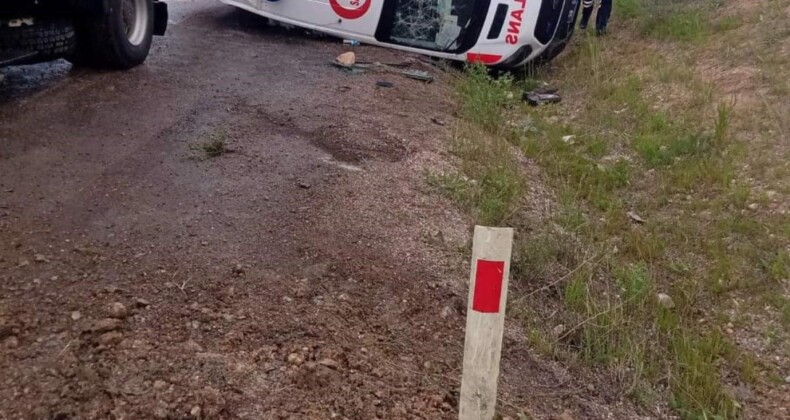 Kayseri’de Kaza İhbarına Giden Ambulans Kaza Yaptı! 3 Yaralı