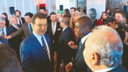 Koltuk Manevraları: İmamoğlu’na Sarıldı