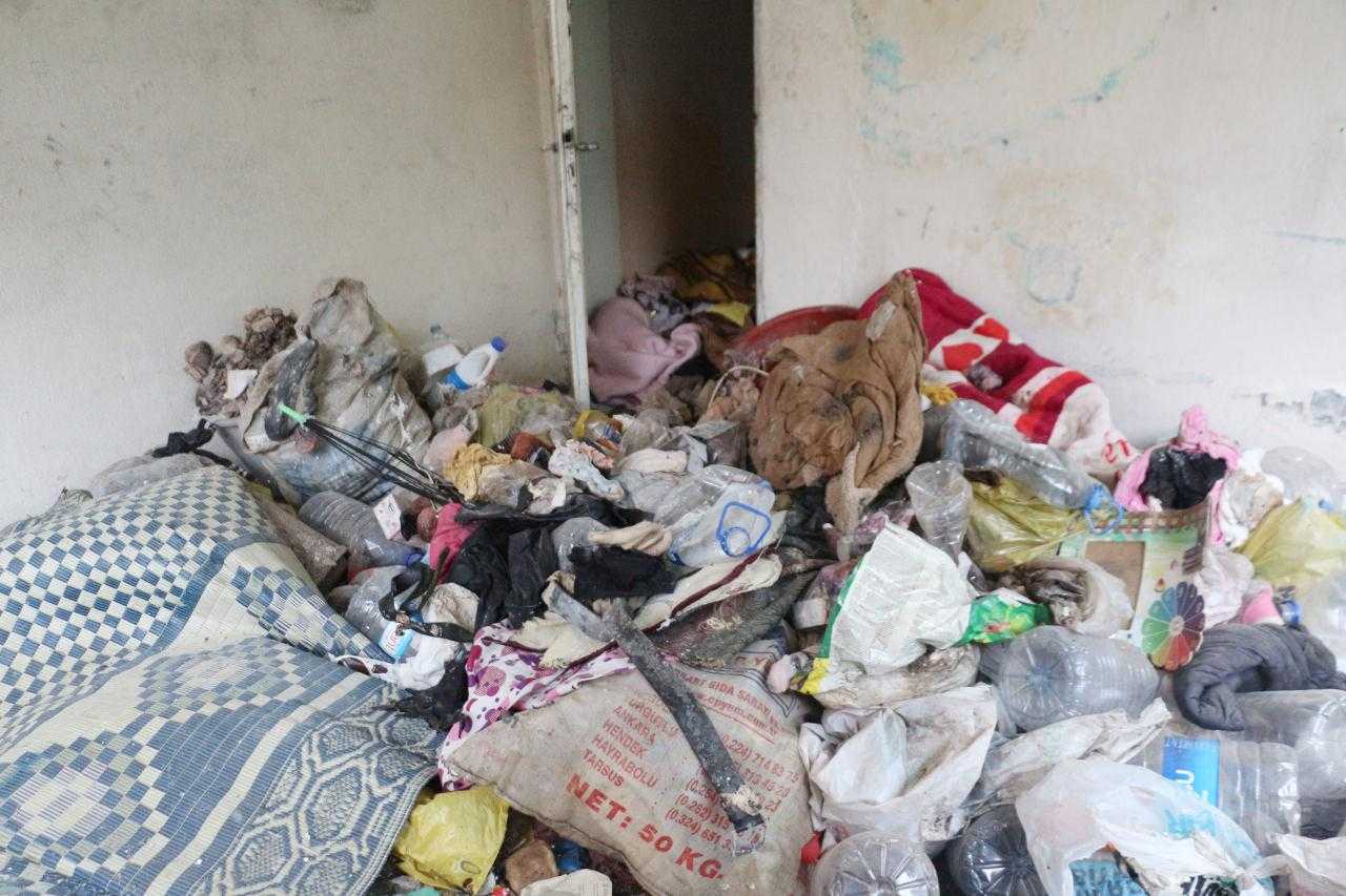 Mahkeme Kararıyla Çıkarabildiği Kiracısı, Daireyi Çöp Eve Çevirmiş 4 mahkeme karariyla cikarabildigi kiracisi daireyi cop eve cevirmis 4 4LEh7hEM