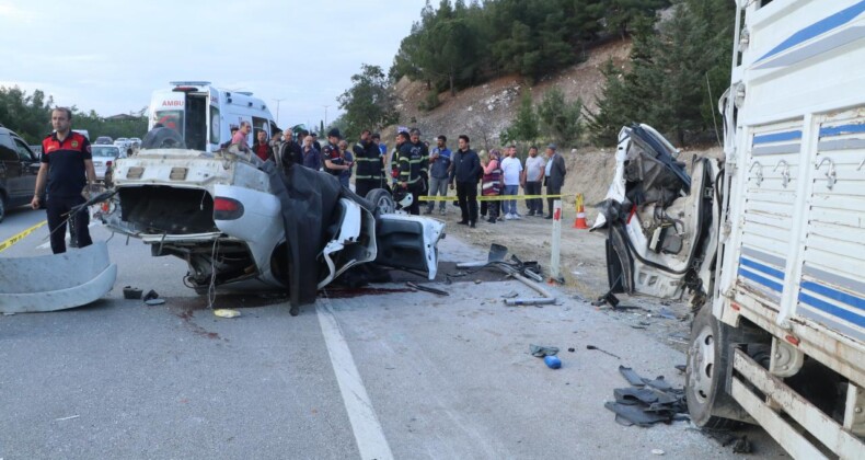 Nişan Alışverişi Dönüşü Kaza: 3 Ölü, 2 Yaralı