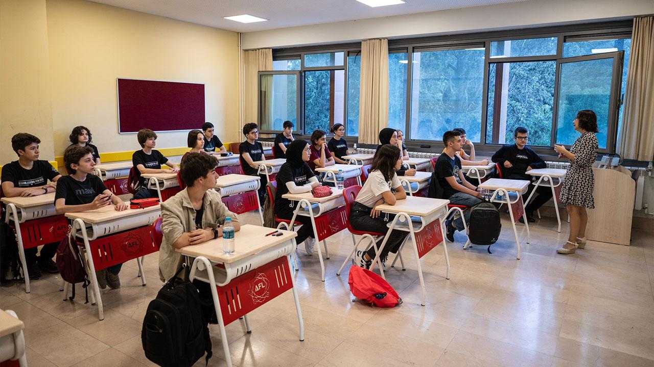 Özel Okullarda Fiyat Artışı Sürüyor: Kademe Geçişlerinde Zam Sınırı Yok 1 okul ogrenci sinif 2108254