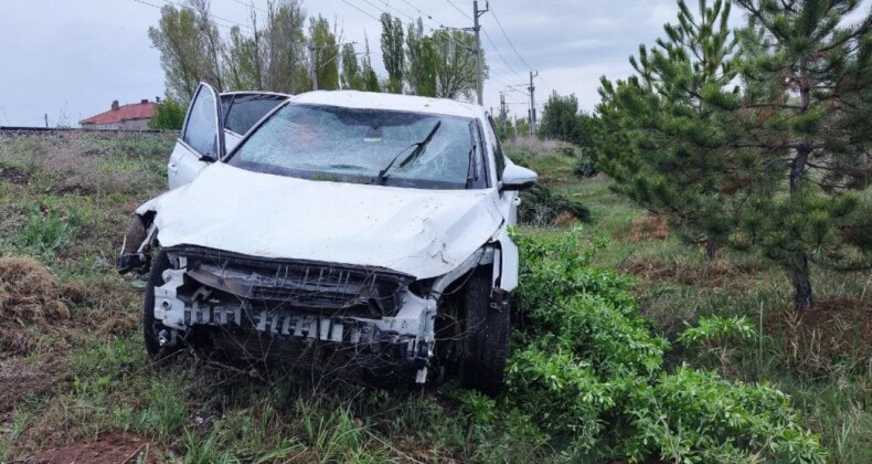 Otomobil Şarampole Uçtu: 1’i Bebek 6 Kişi Yaralandı