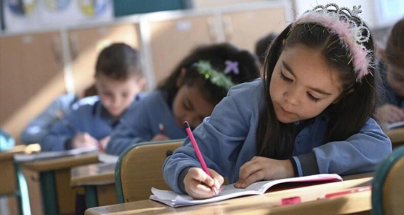 Yeni Müfredat Taslağına On Binlerce Öneri Geldi