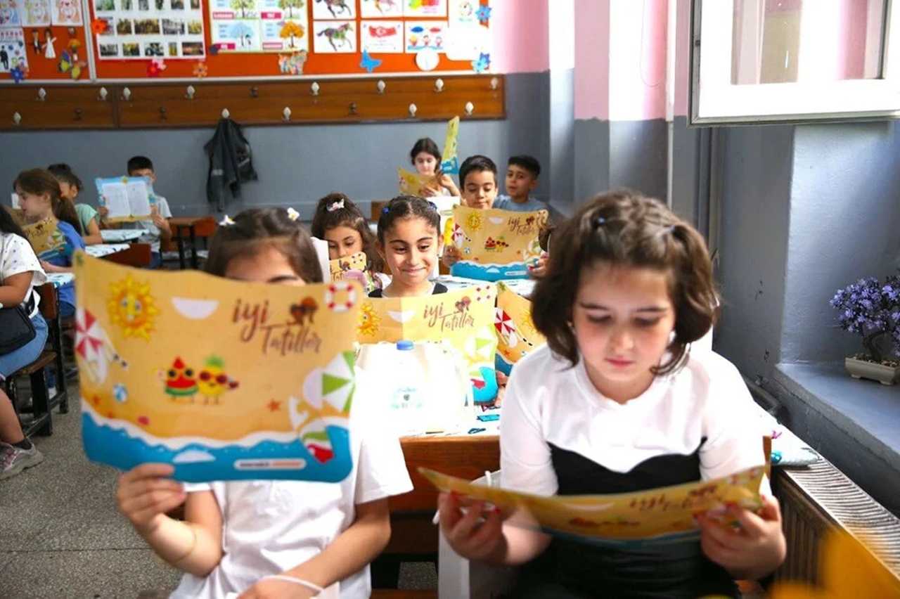 20 Milyon Öğrenci, Okullarda Karne Heyecanı Yaşadı 2 20 Milyon Ogrenci Okullarda Karne Heyecani Yasadi 3