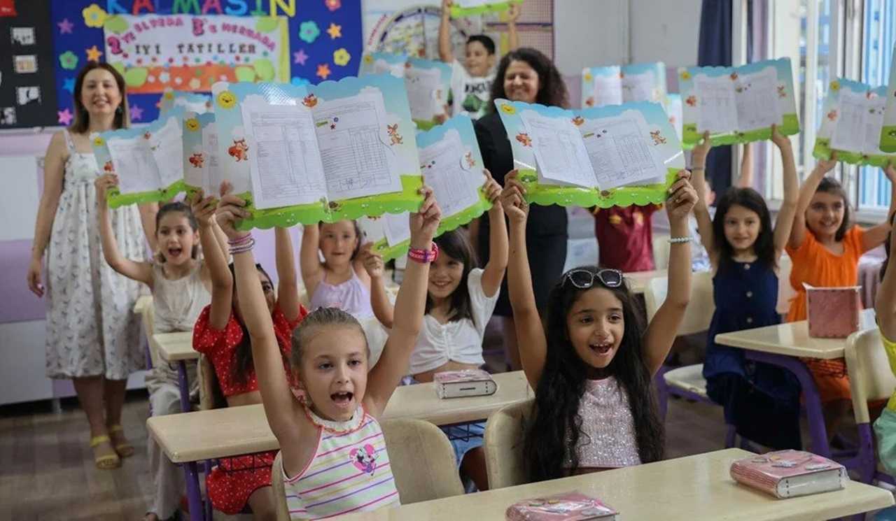 20 Milyon Öğrenci, Okullarda Karne Heyecanı Yaşadı 3 20 Milyon Ogrenci Okullarda Karne Heyecani Yasadi 4