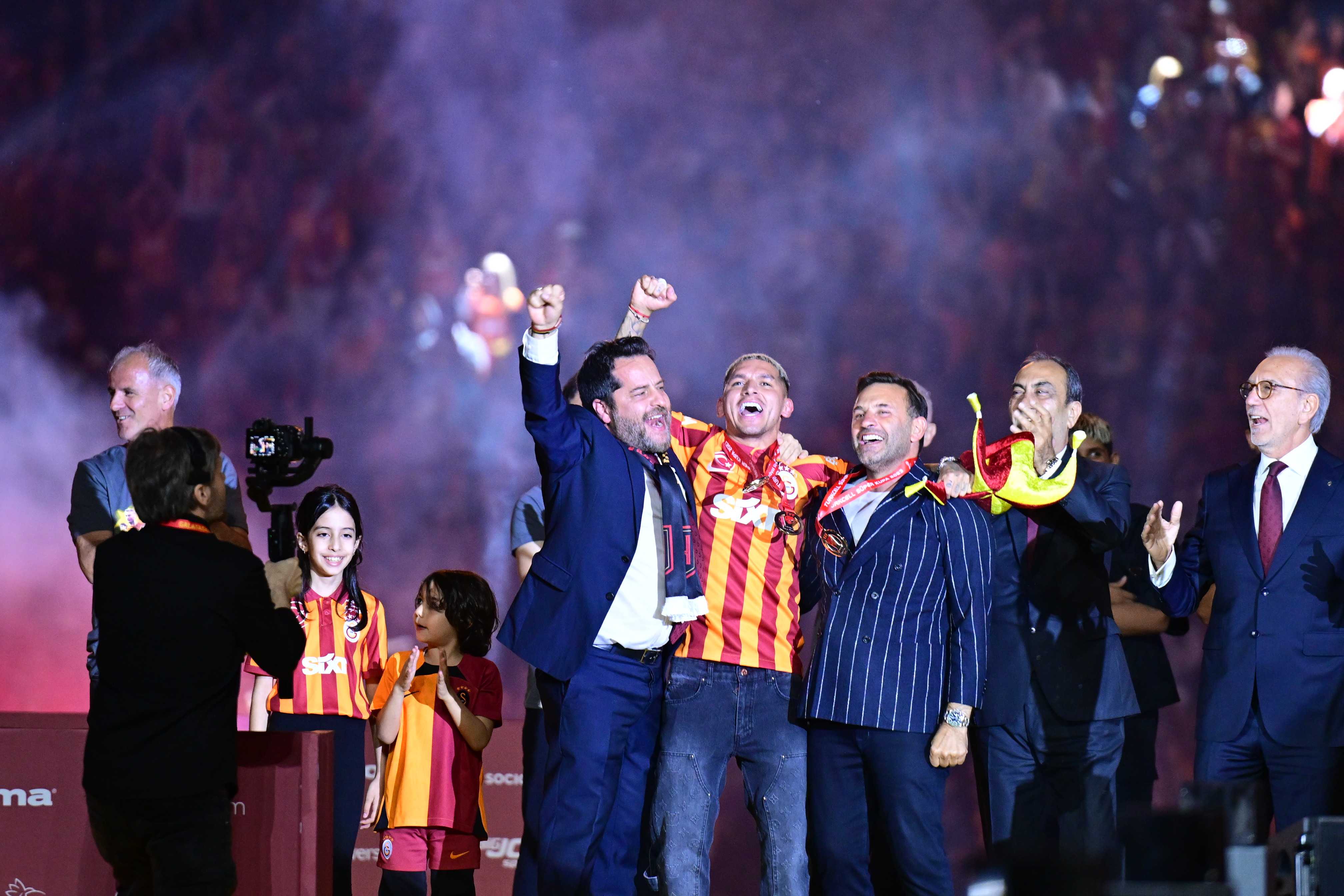 Galatasaray'da Şok Ayrılık! Erden Timur Görevi Bırakıyor 1 AA 20240527 34703185 34703174 GALATASARAY FUTBOL TAKIMI RAMS PARKTA SAMPIYONLUGU KUTLADI