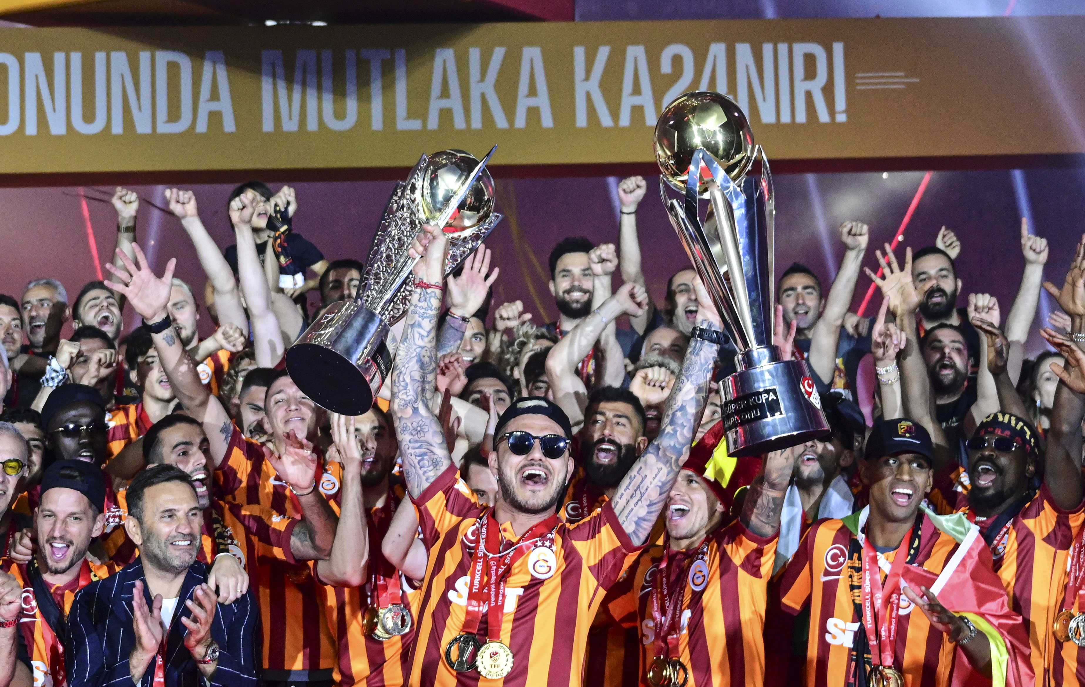AA 20240527 34703893 34703892 SUPER LIG VE SUPER KUPA SAMPIYONU GALATASARAY KUPASINI ALDI