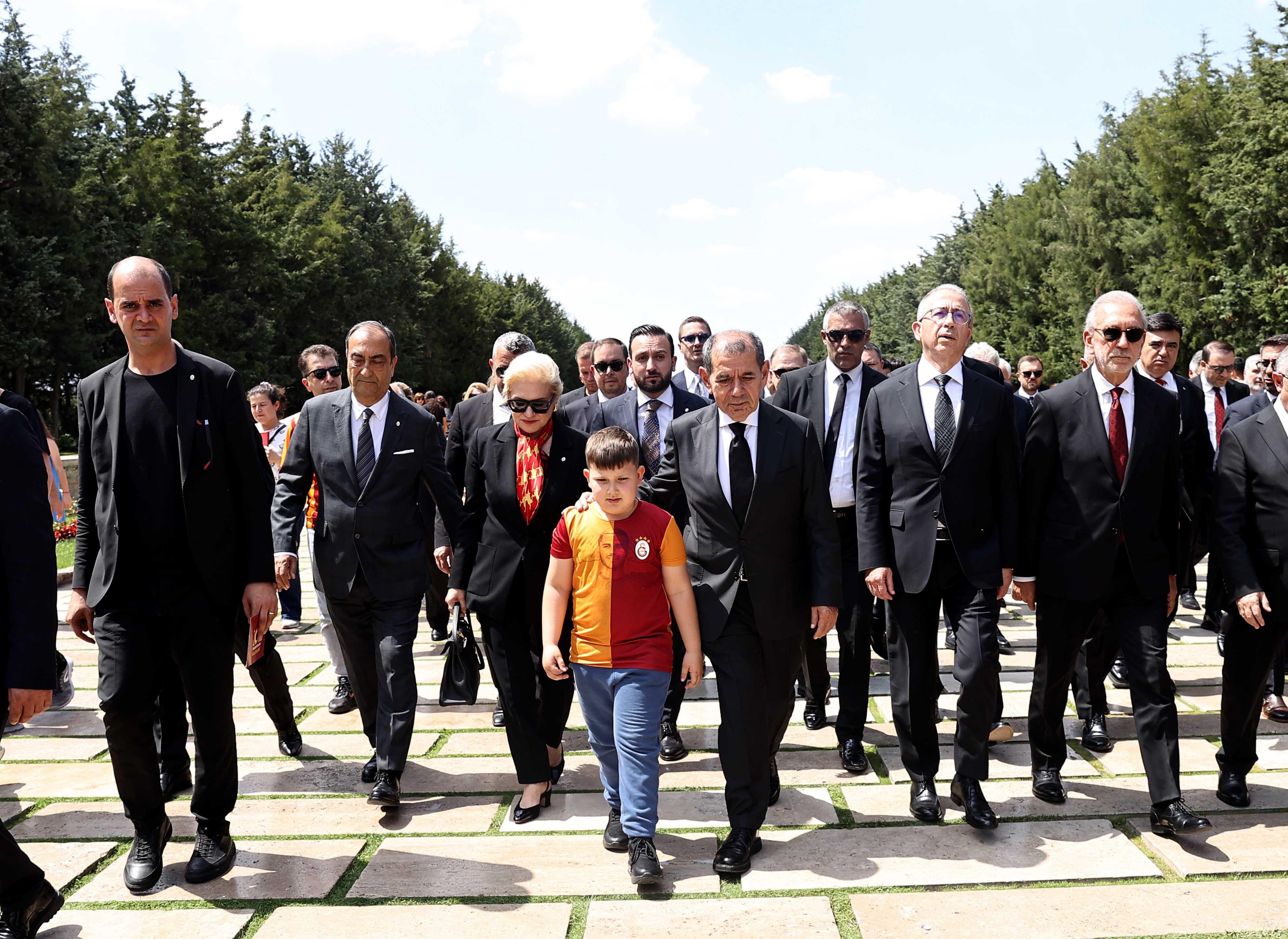 Galatasaray Başkanı Özbek’ten Mourinho Yorumu: Hiç Fark Etmez 1 AA 20240601 34748492 34748485 GALATASARAY BASKANI OZBEK VE YENI YONETIM KURULU UYELERI ANITKABIRI ZIYARET ETTI