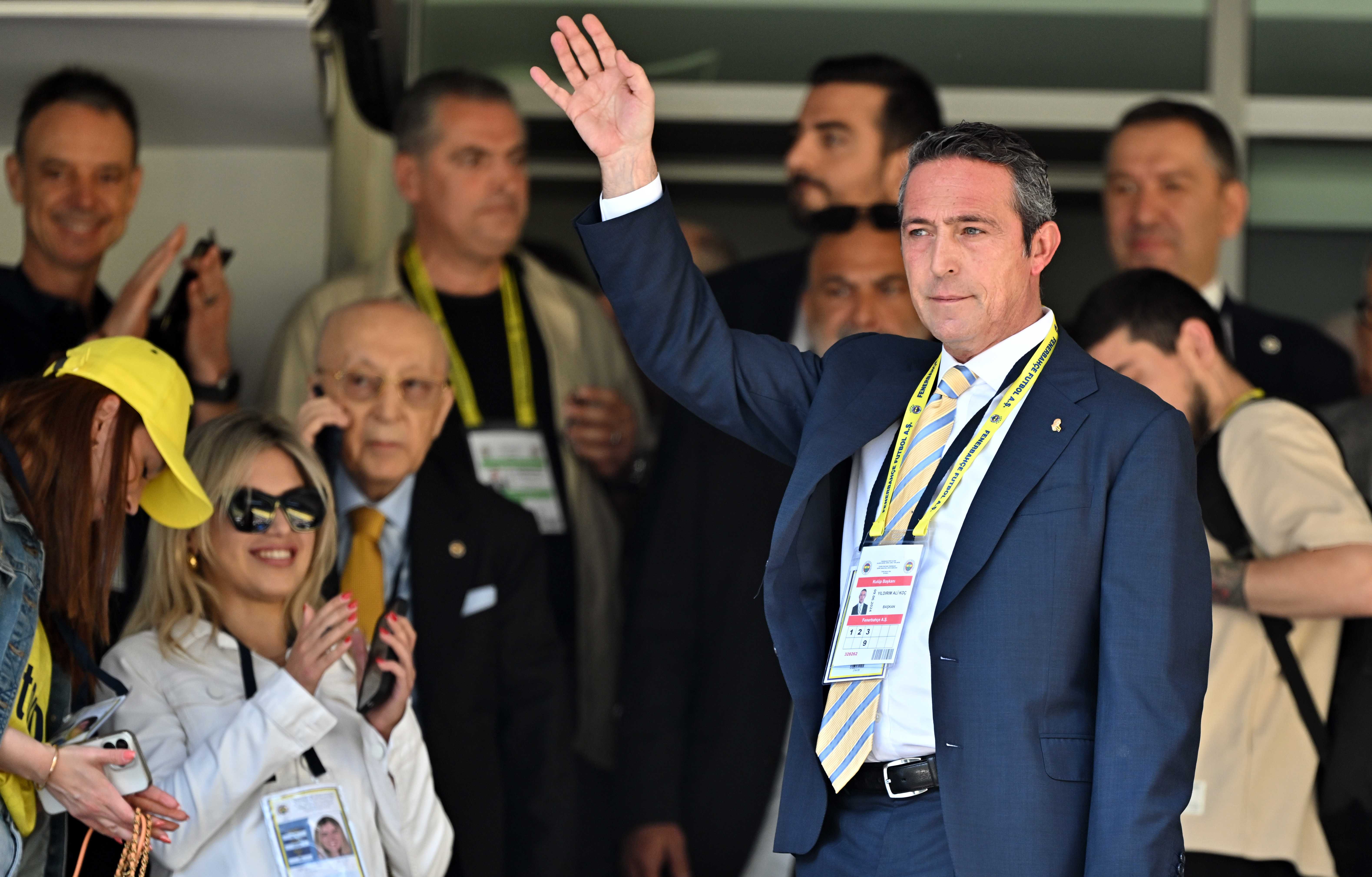 AA 20240608 34813197 34813173 FENERBAHCE KULUBUNUN OLAGAN SECIMLI GENEL KURULU BASLADI