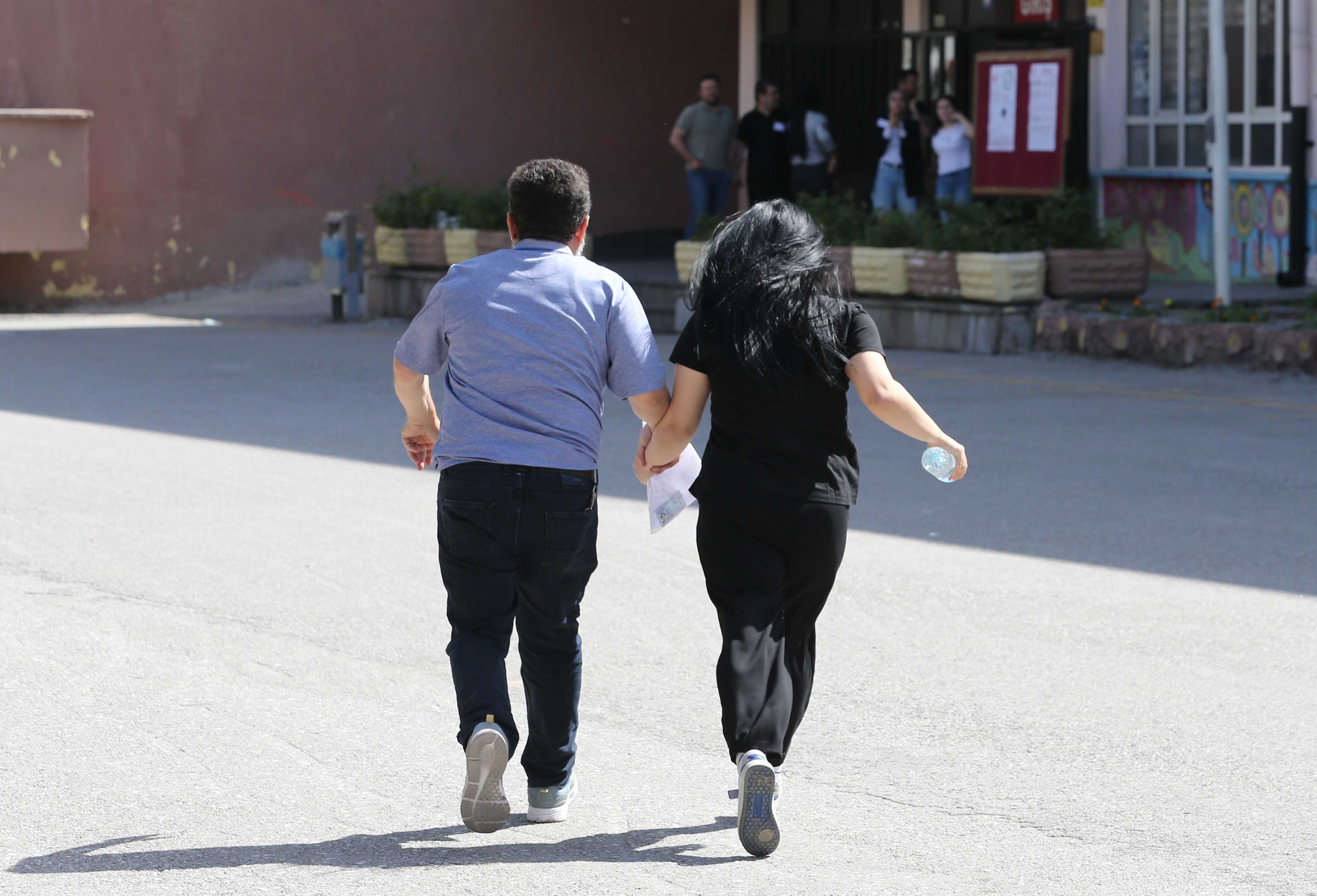 Yine Bir Sınav, Yine Aynı Manzara: Yanlış Okula Gidenler, Kimliğini Unutanlar 5 AA 20240608 34813209 34813206 KONYA VE CEVRE ILLERDE YKSNIN ILK OTURUMU BASLADI