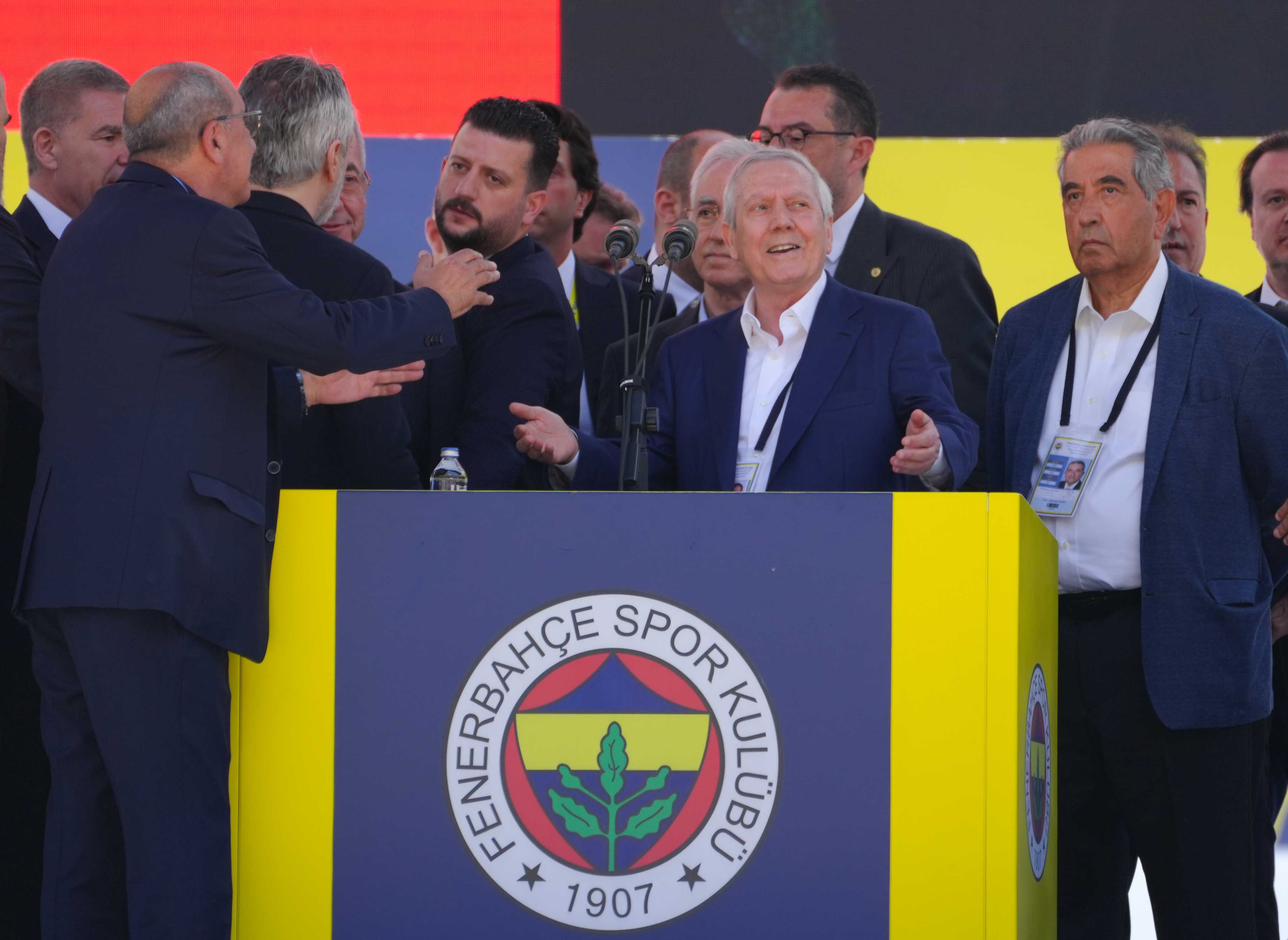 Fenerbahçe'de Olaylı Seçim: Aziz Yıldırım Kongreyi Terk Etti! 6 AA 20240608 34814024 34814015 FENERBAHCE KULUBUNUN KONGRESINDE GERGINLIK
