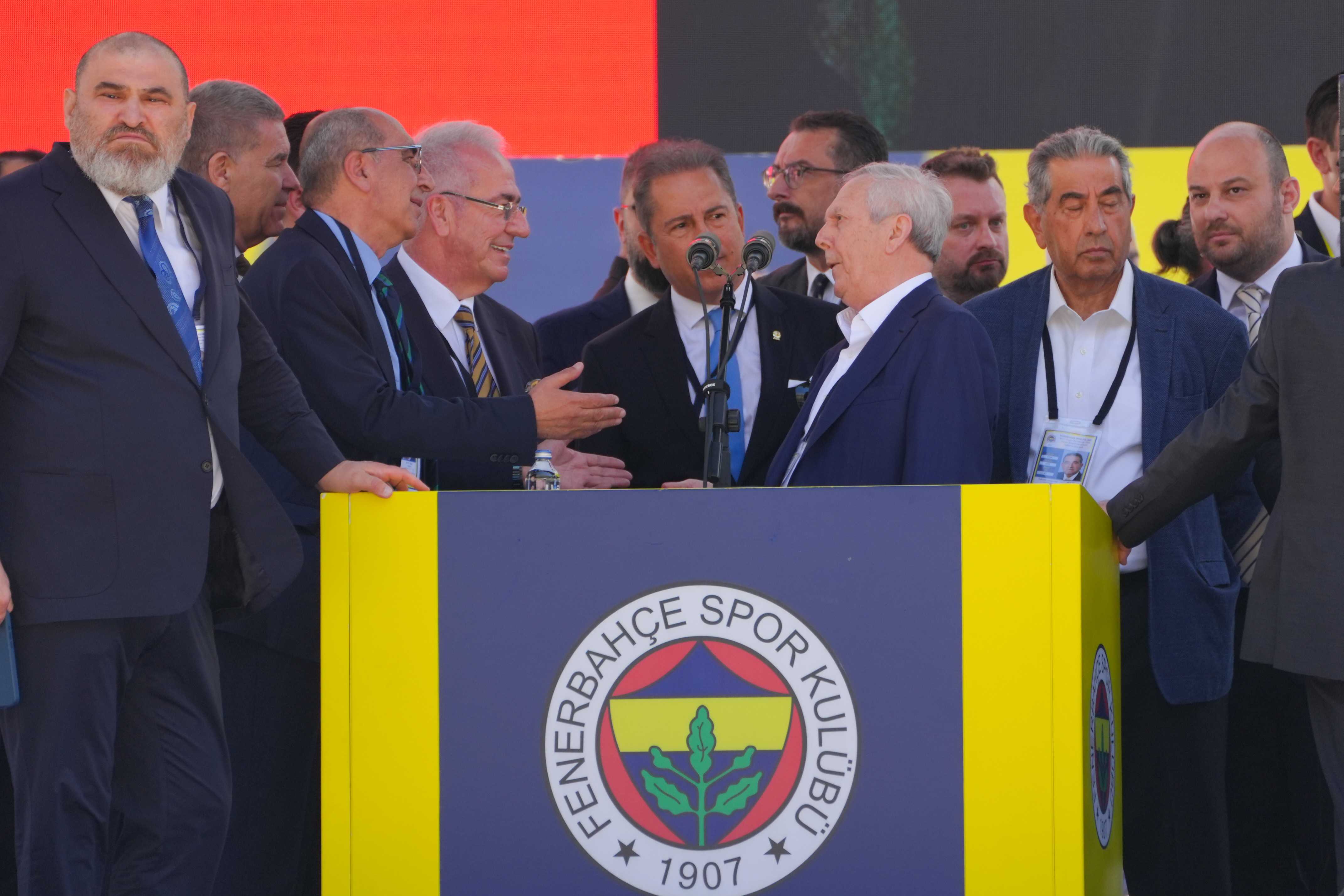 Fenerbahçe'de Olaylı Seçim: Aziz Yıldırım Kongreyi Terk Etti! 4 AA 20240608 34814024 34814017 FENERBAHCE KULUBUNUN KONGRESINDE GERGINLIK