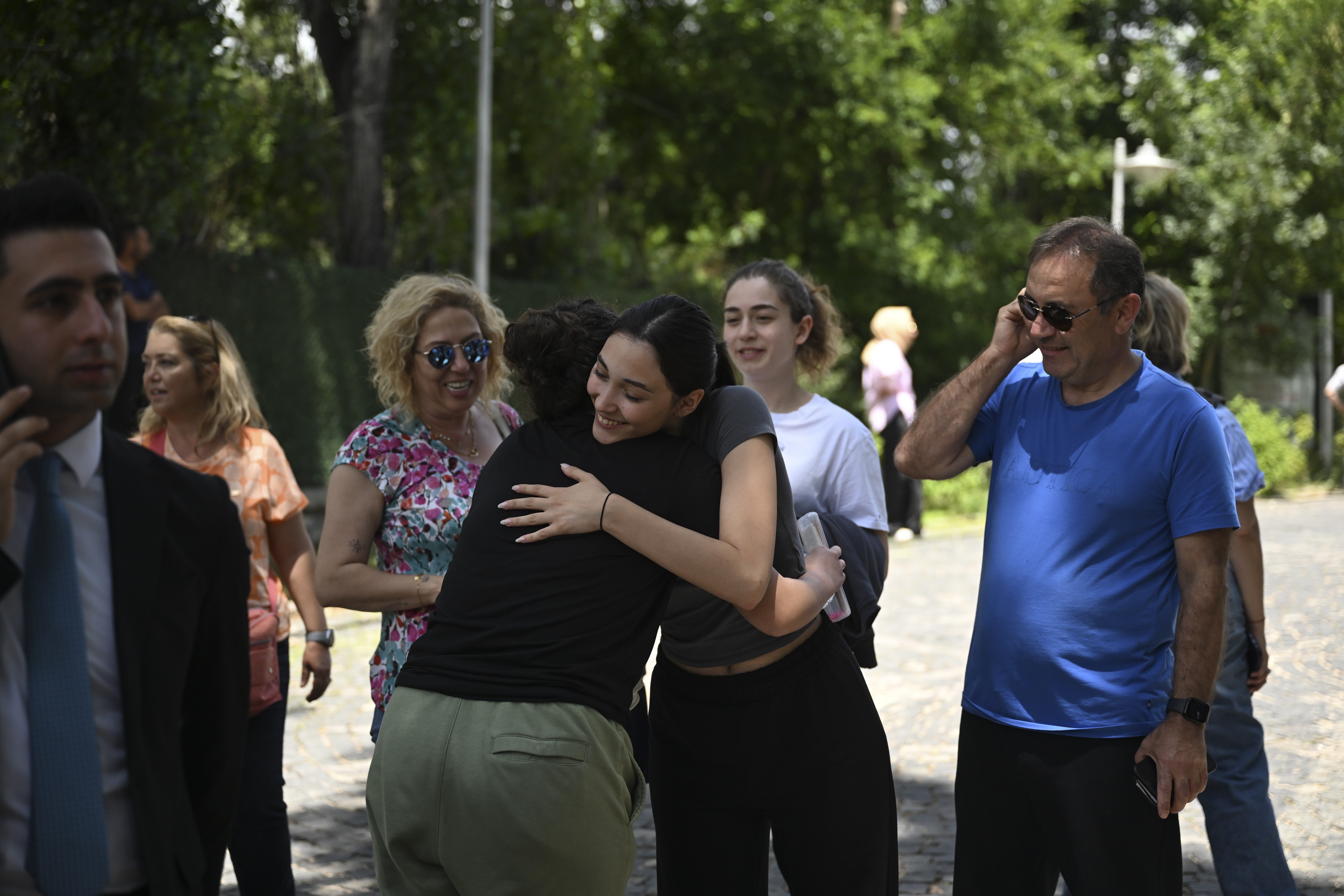 Yine Bir Sınav, Yine Aynı Manzara: Yanlış Okula Gidenler, Kimliğini Unutanlar 2 AA 20240608 34814604 34814602 YKSDE ILK OTURUM TYT SONA ERDI