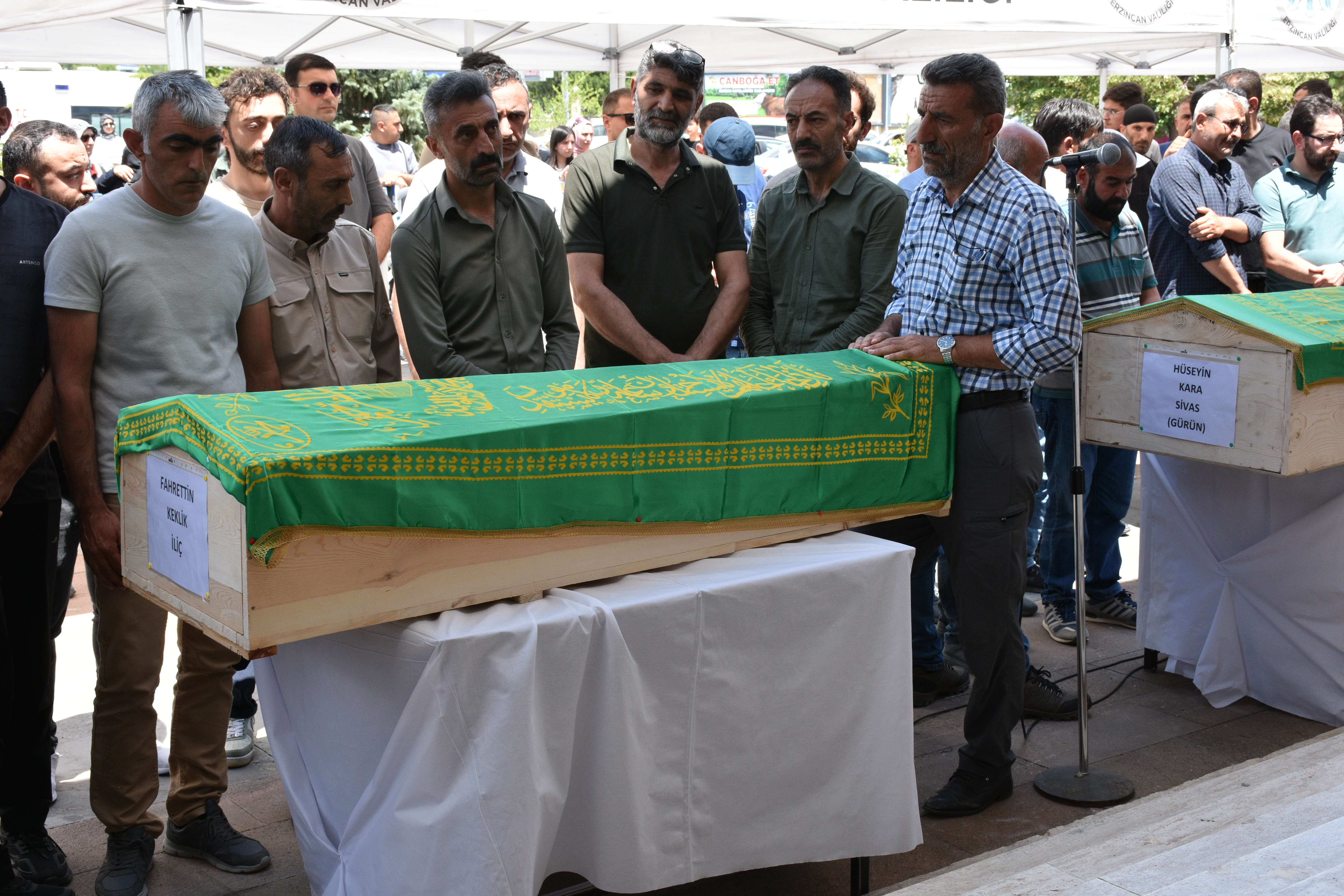 Erzincan İliç'teki Heyelanda Kalan Son İşçilerin Cenazelerine Ulaşıldı 1 AA 20240610 34833207 34833205 ILICTEKI HEYELANDA TOPRAK ALTINDA KALAN SON 5 ISCI ICIN CENAZE TORENI DUZENLENDI