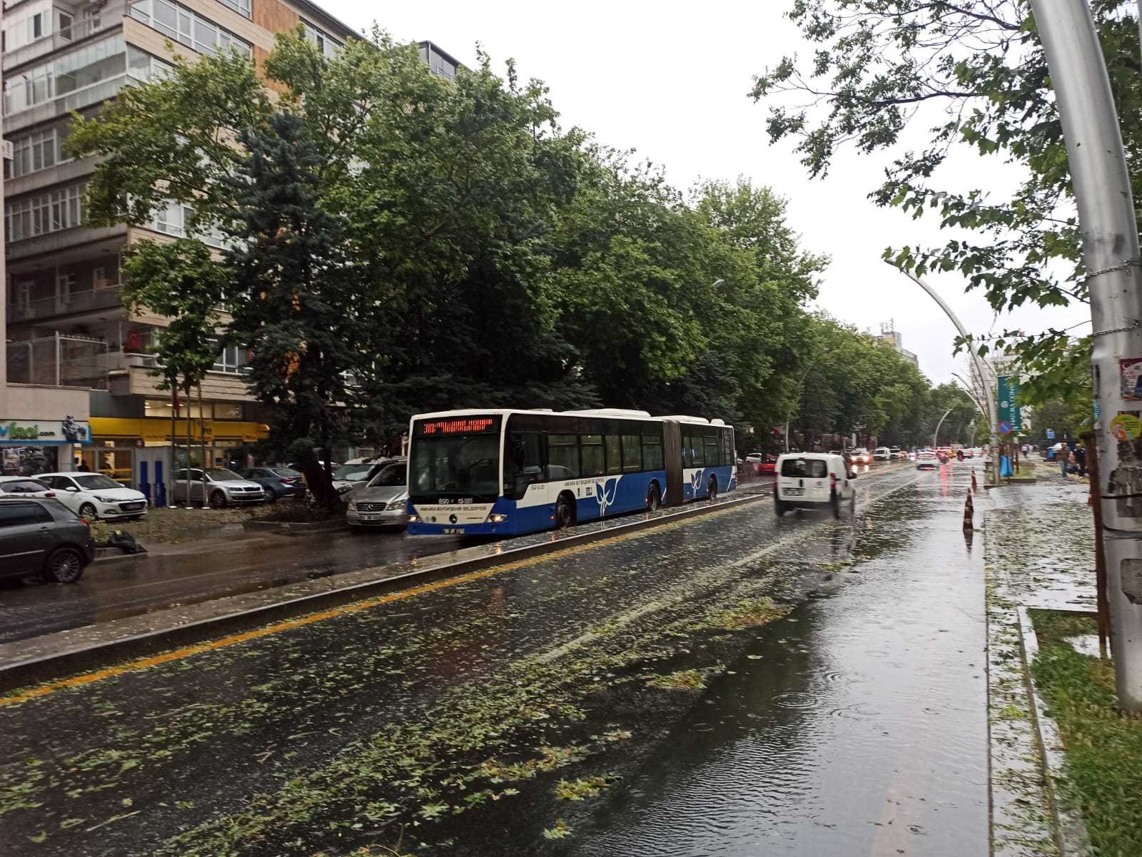 Ankara'da Sağanak ve Dolu Alarmı! Başkentte Yağış Etkili Oldu 1 AA 20240614 34874296 34874289 ANKARADA SAGANAK