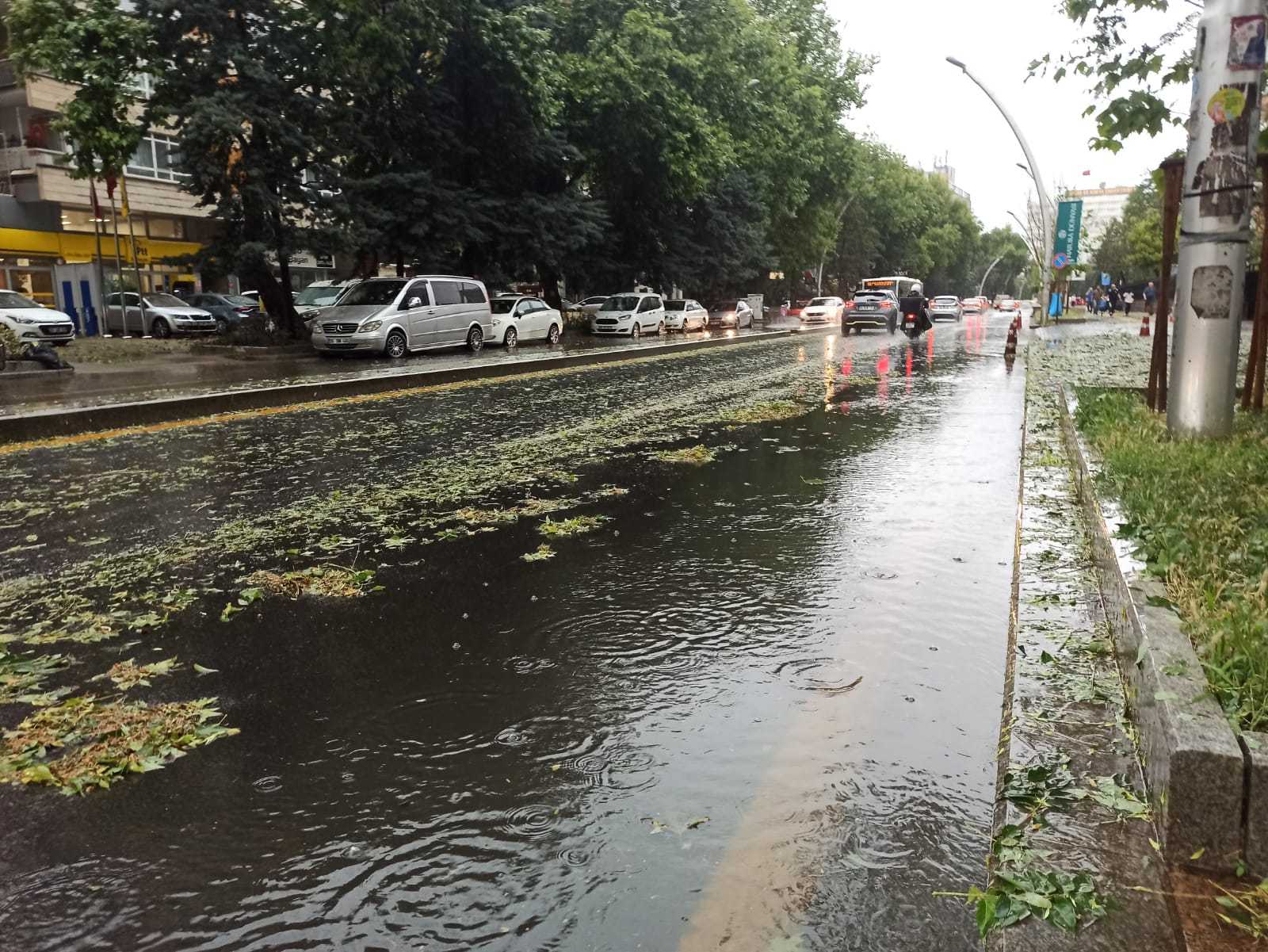 Ankara'da Sağanak ve Dolu Alarmı! Başkentte Yağış Etkili Oldu 3 AA 20240614 34874296 34874291 ANKARADA SAGANAK