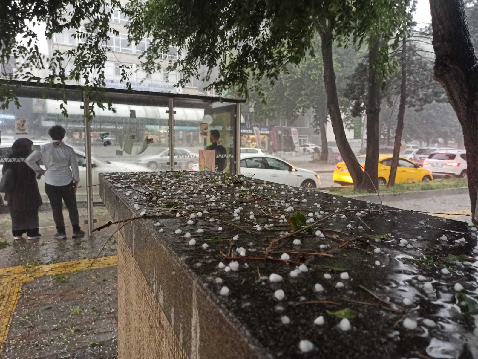 Ankara'da Sağanak ve Dolu Alarmı! Başkentte Yağış Etkili Oldu 2 AA 20240614 34874296 34874293 ANKARADA SAGANAK