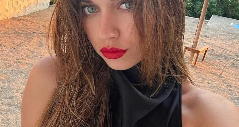 Afra Saraçoğlu Güzelliğiyle, İspanya Tatiliyle Büyüledi
