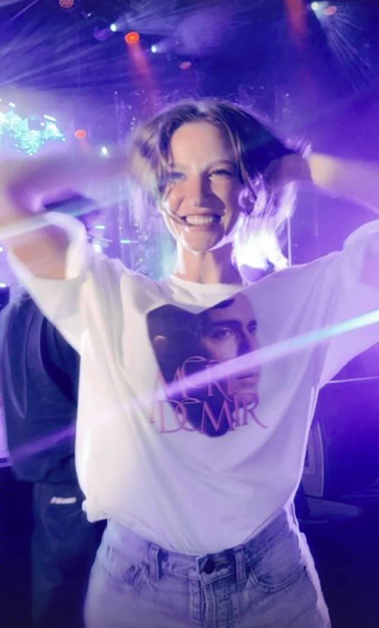 Aşkın Sahnesi: Serenay Sarıkaya ve Mert Demir'in Ritmi 2 Askin Sahnesi Serenay Sarikaya ve Mert Demirin Ritmi 3