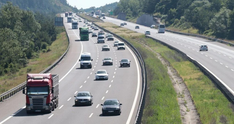 Bolu-Düzce Yolları Bayram Trafiği İle Tıkandı