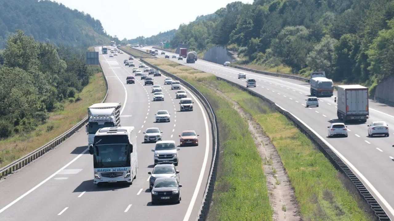 Bolu Duzce Yollari Bayram Trafigi Ile Tikandi 2