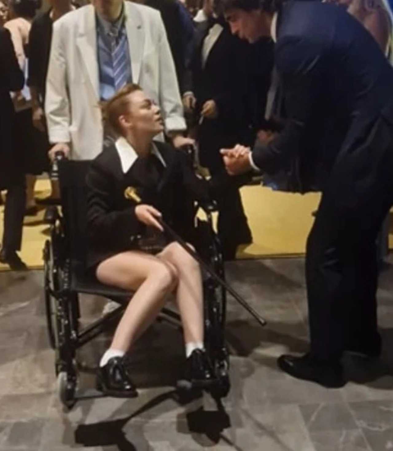 Demet Evgar: Setten Sahneye, Güçlü Duruşun Ödülü 1 Demet Evgar Setten Sahneye Guclu Durusun Odulu 2
