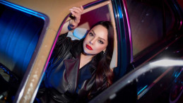 Ebru Gündeş: Moda ve Müzik Harikası Dünden Beri Klibi