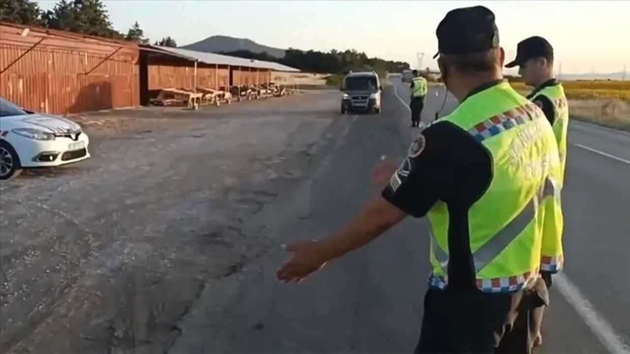 Emniyetin Büyük Operasyonu: 1 Haftada... 2 Emniyetin Buyuk Operasyonu 1 Haftada. 3