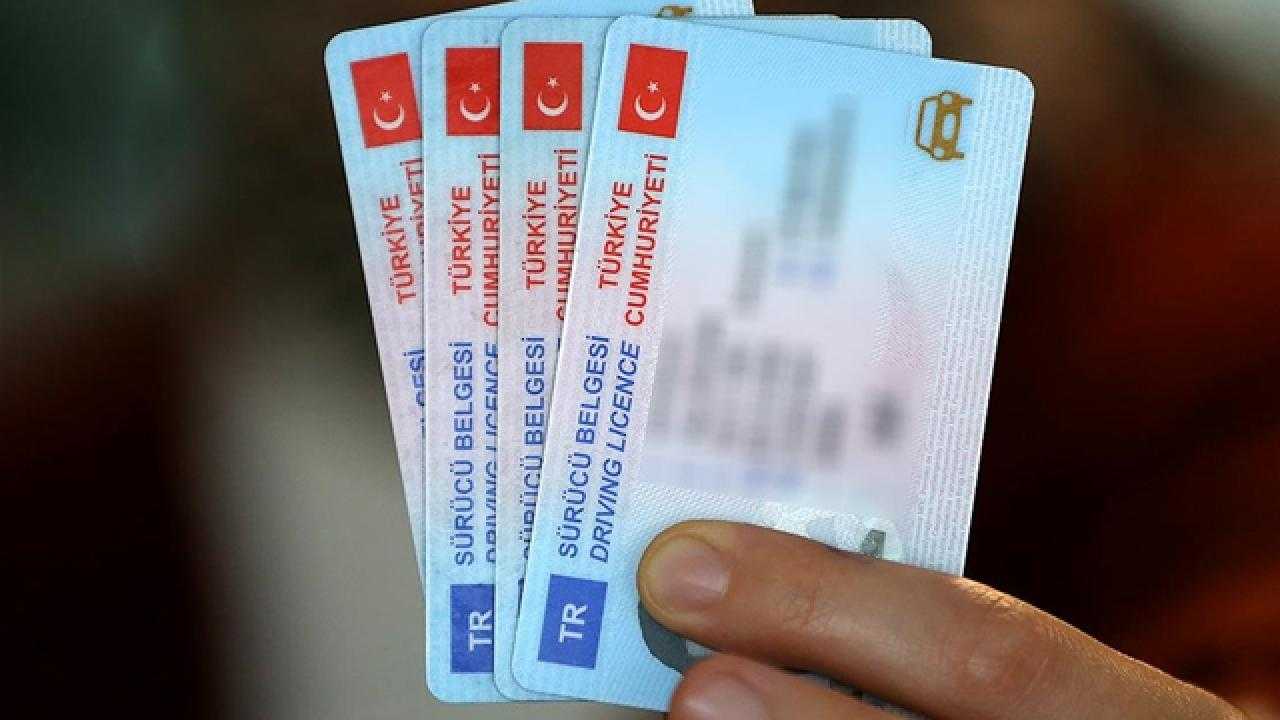 Ehliyeti Olanlar Dikkat: Süre Daralıyor! Yenilemeyene Büyük Para Cezası! 1 GOf34ElWAAAfB3Q
