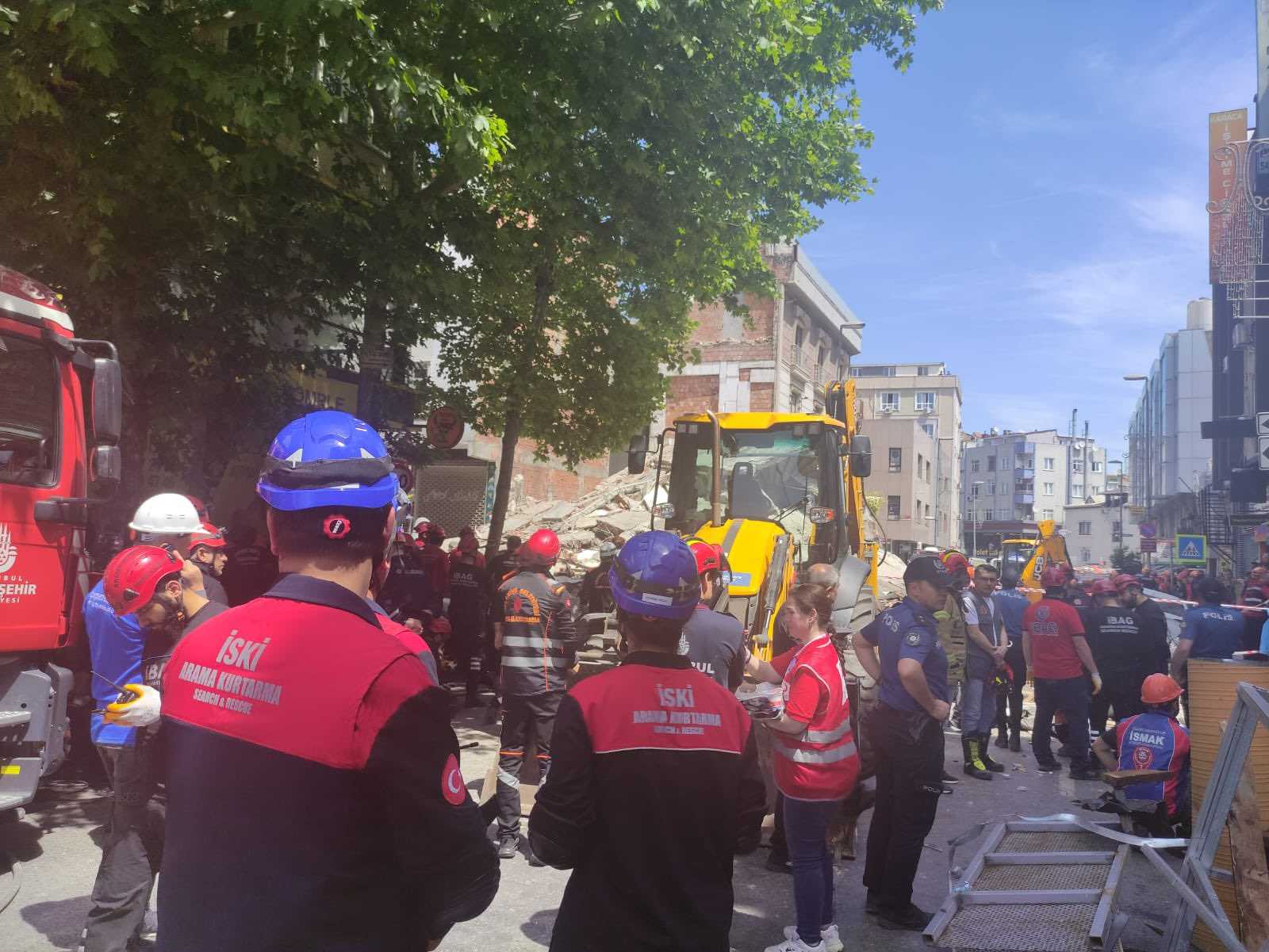 Küçükçekmece'de Çöken Binayla İlgili Şok Gerçek Ortaya Çıktı! 2 GPD2O5qXoAAh2IL