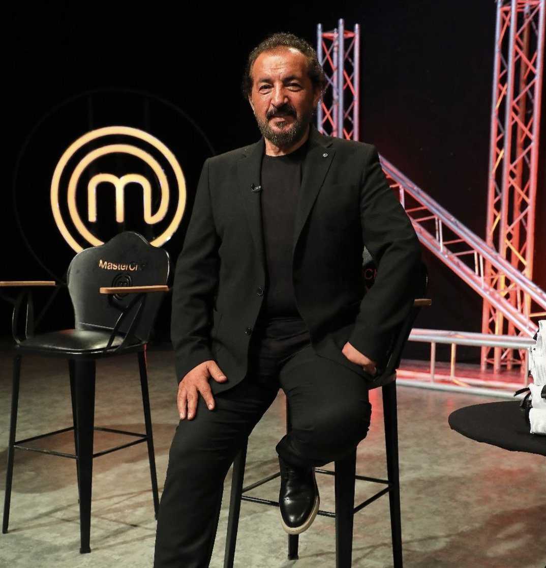 MasterChef Jürisi Mehmet Şef'ten Şok Açıklama: Sol Elinin Sırrı! 1 GQG FS9X0AA9BYV