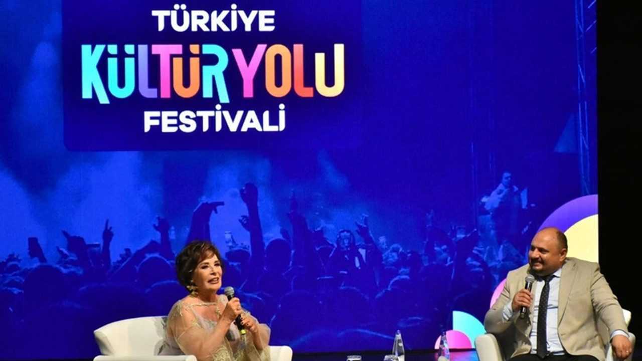 Hülya Koçyiğit: Sinema Macerasının Perde Arkası 1 Hulya Kocyigit Sinema Macerasinin Perde Arkasi 2