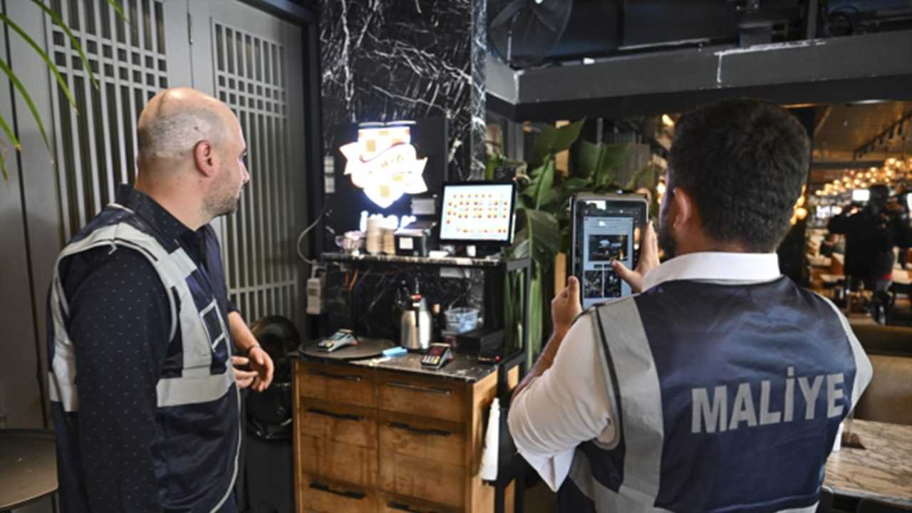 Maliye Denetimleri Sürdürüyor: Binlerce Mükellef İncelendi 2 Maliye Denetimleri Surduruyor Binlerce Mukellef Incelendi 3
