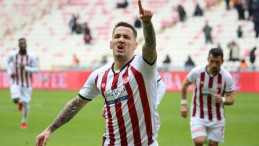 Rey Manaj’ın Kararı: Sivasspor’un Transfer Geleceği