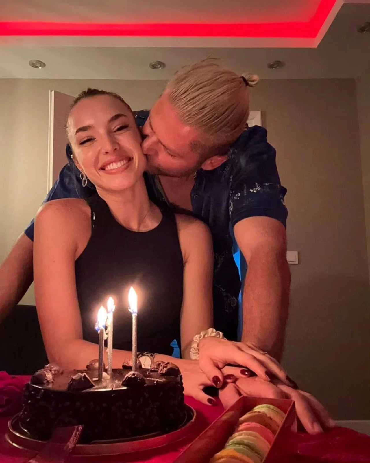 Survivor Aşkı: Mert Öcal ve Sude Burcu Evlilik Yolunda 2 Survivor Aski Mert Ocal ve Sude Burcu Evlilik Yolunda 3