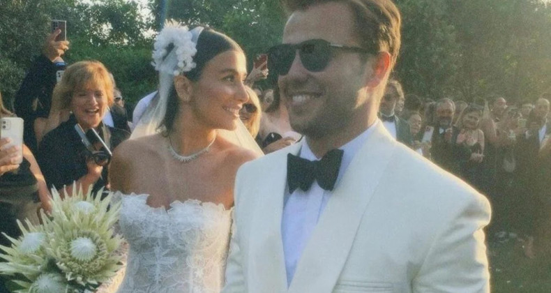 Tolga Sarıtaş ve Zeynep Mayruk: Çeşme’de Sonsuzluğa Evet