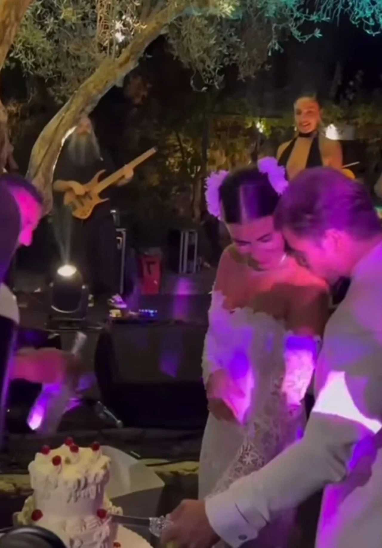 Tolga Saritas ve Zeynep Mayruk Cesmede Sonsuzluga Evet 5