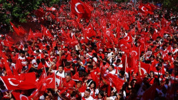 Türk Taraftarların Dortmund’taki Kırmızı-Beyaz Coşkusu